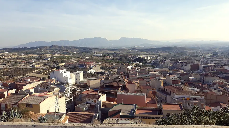 Vista panorámica de Abanilla entre la huerta y la sierra