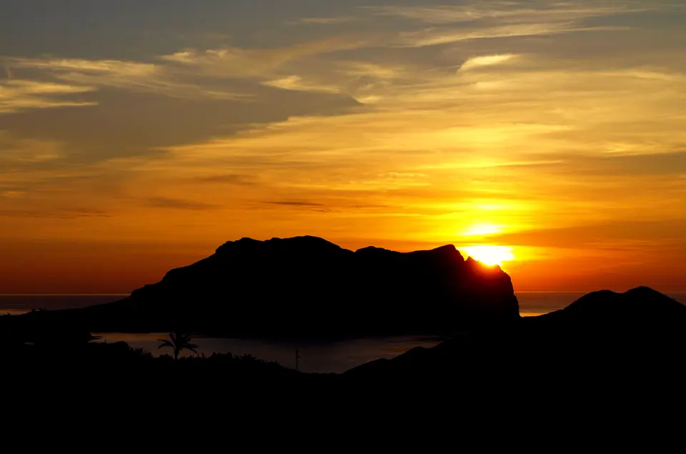 Costa rocosa de Calabardina, al pie del Cabo Cope