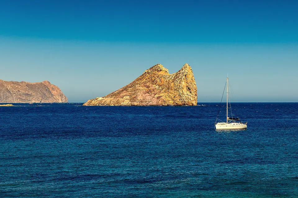 Isla del Fraile frente a la costa de Águilas