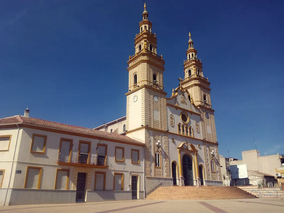 Iglesia de Nuestra Señora de la Asunción en el barrio de Campoamor