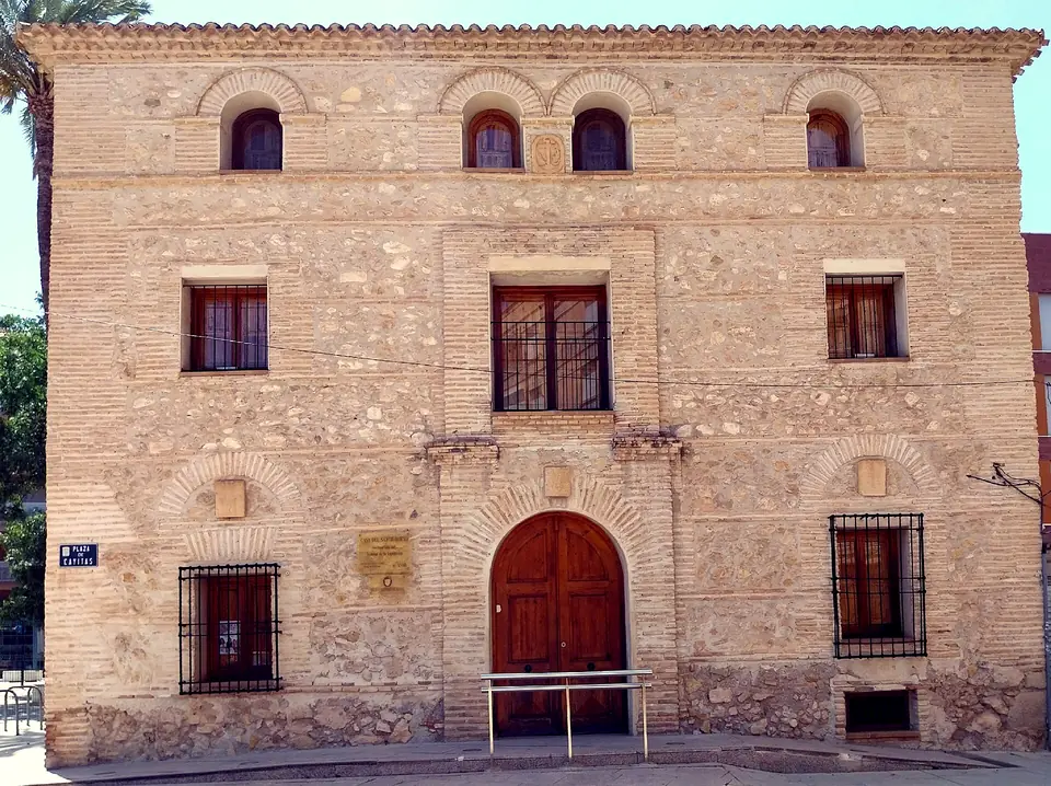 Fachada de la Casa de las Cayitas, antigua sede de la Inquisición y hoy biblioteca