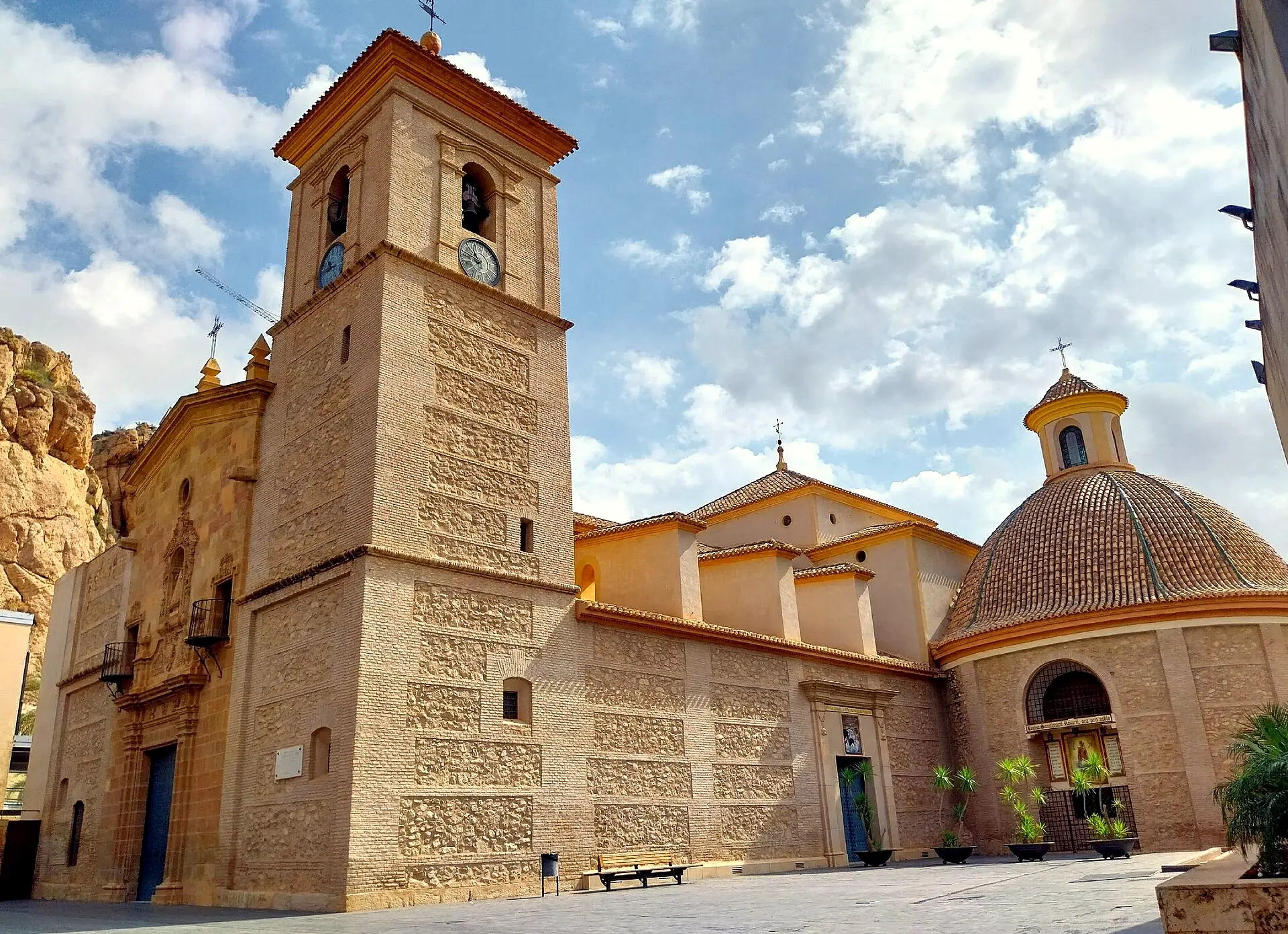 Iglesia de San Lázaro Obispo, en el centro de Alhama de Murcia