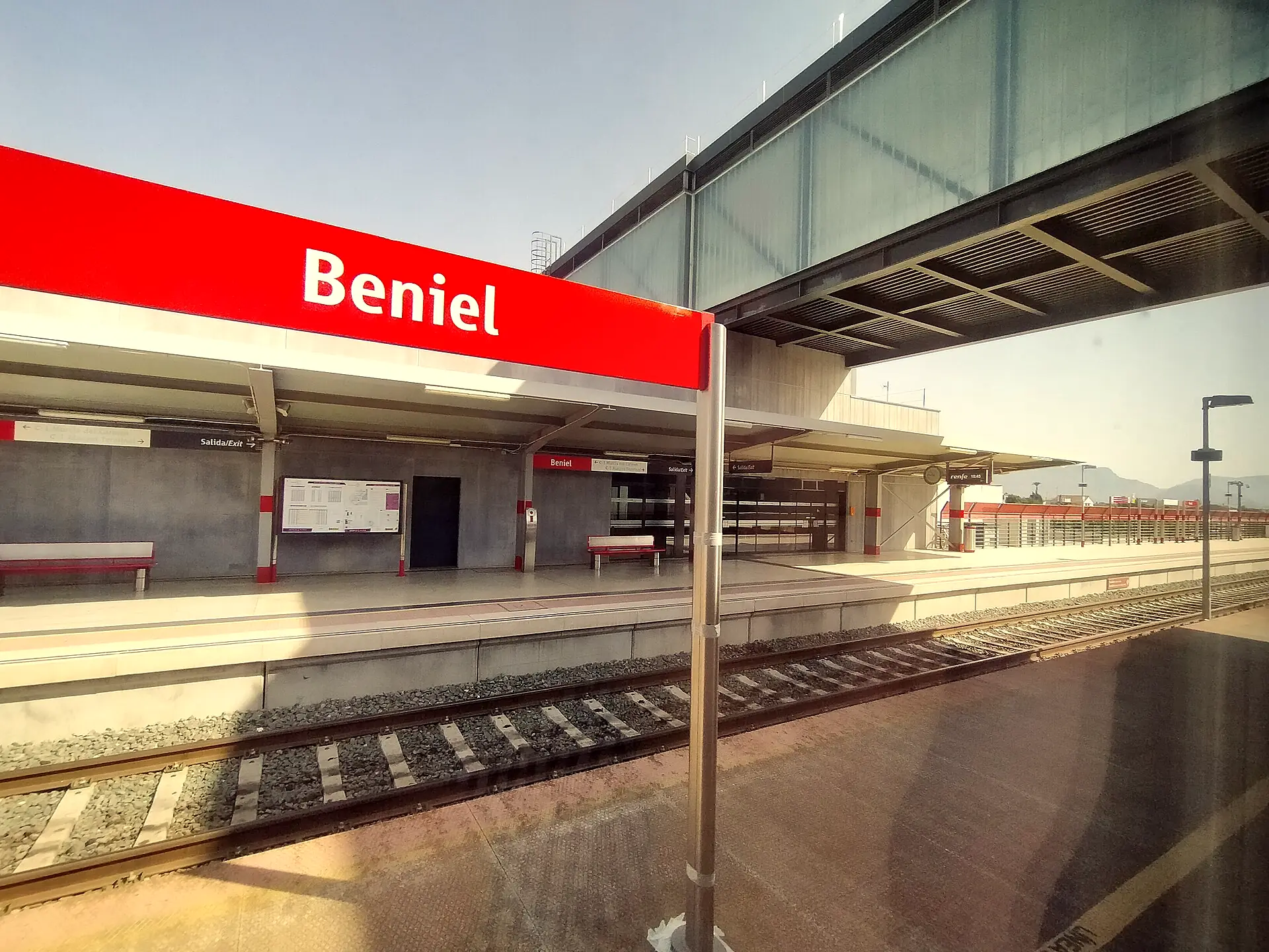 Edificio de la estación de tren de Beniel, en la línea Murcia-Alicante