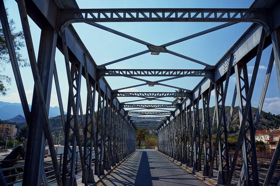 Puente sobre el río Segura en Blanca