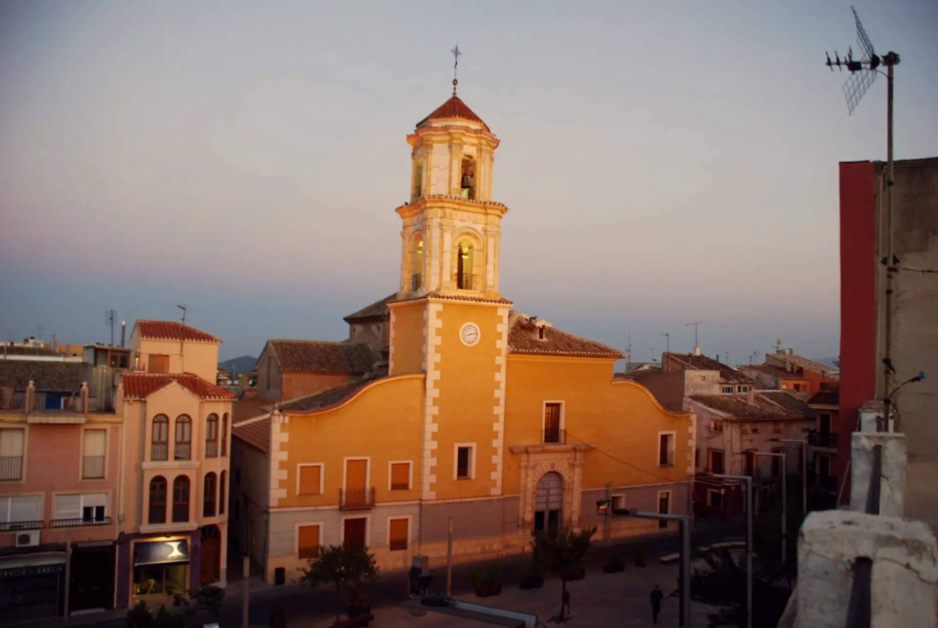 Iglesia parroquial de Nuestra Señora del Rosario en el centro de Bullas