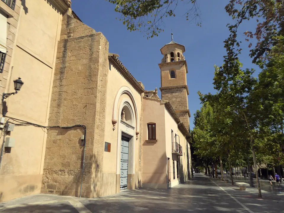 Iglesia de la Concepción de Caravaca con la Torre de los Pastores