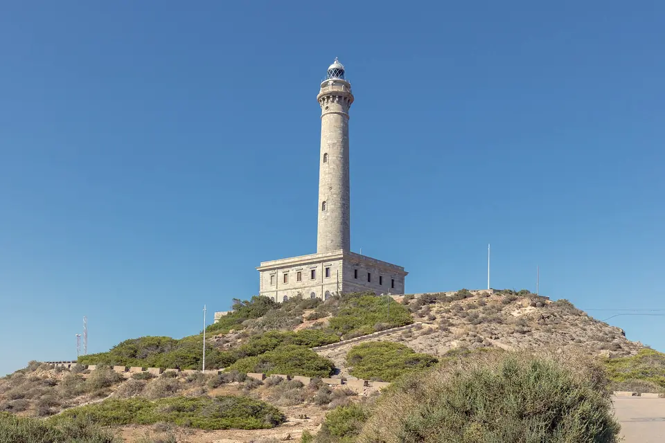 Faro de Cabo de Palos sobre el cabo