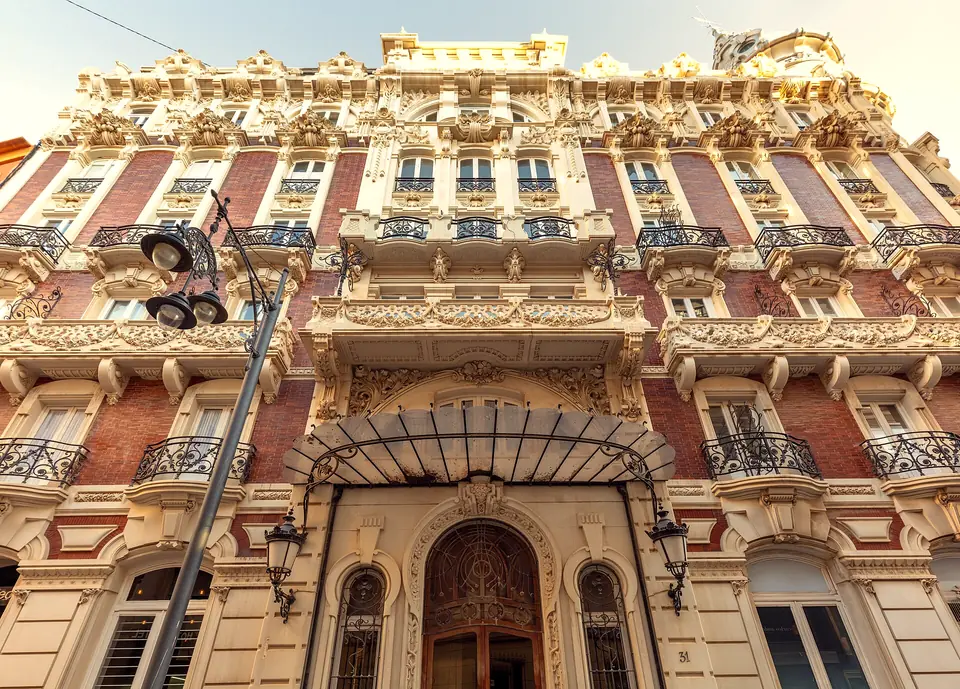 Fachada modernista del Gran Hotel de Cartagena, de Víctor Beltrí