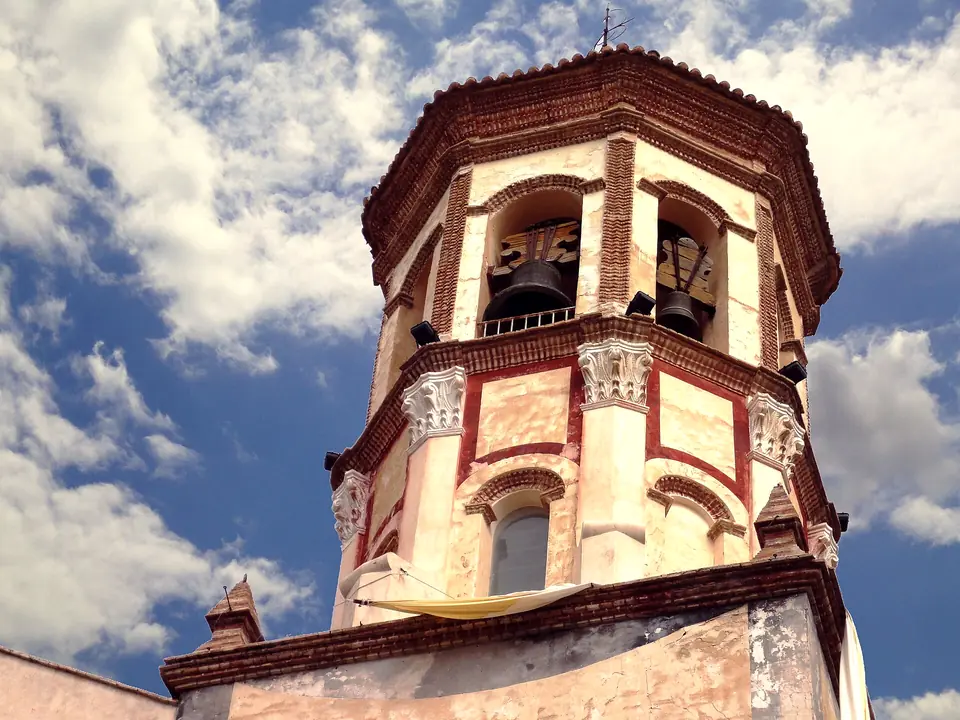 Iglesia de Santa María Magdalena dominando el casco antiguo de Cehegín