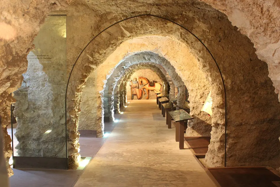 Bóvedas del gran aljibe del Castillo de Lorca