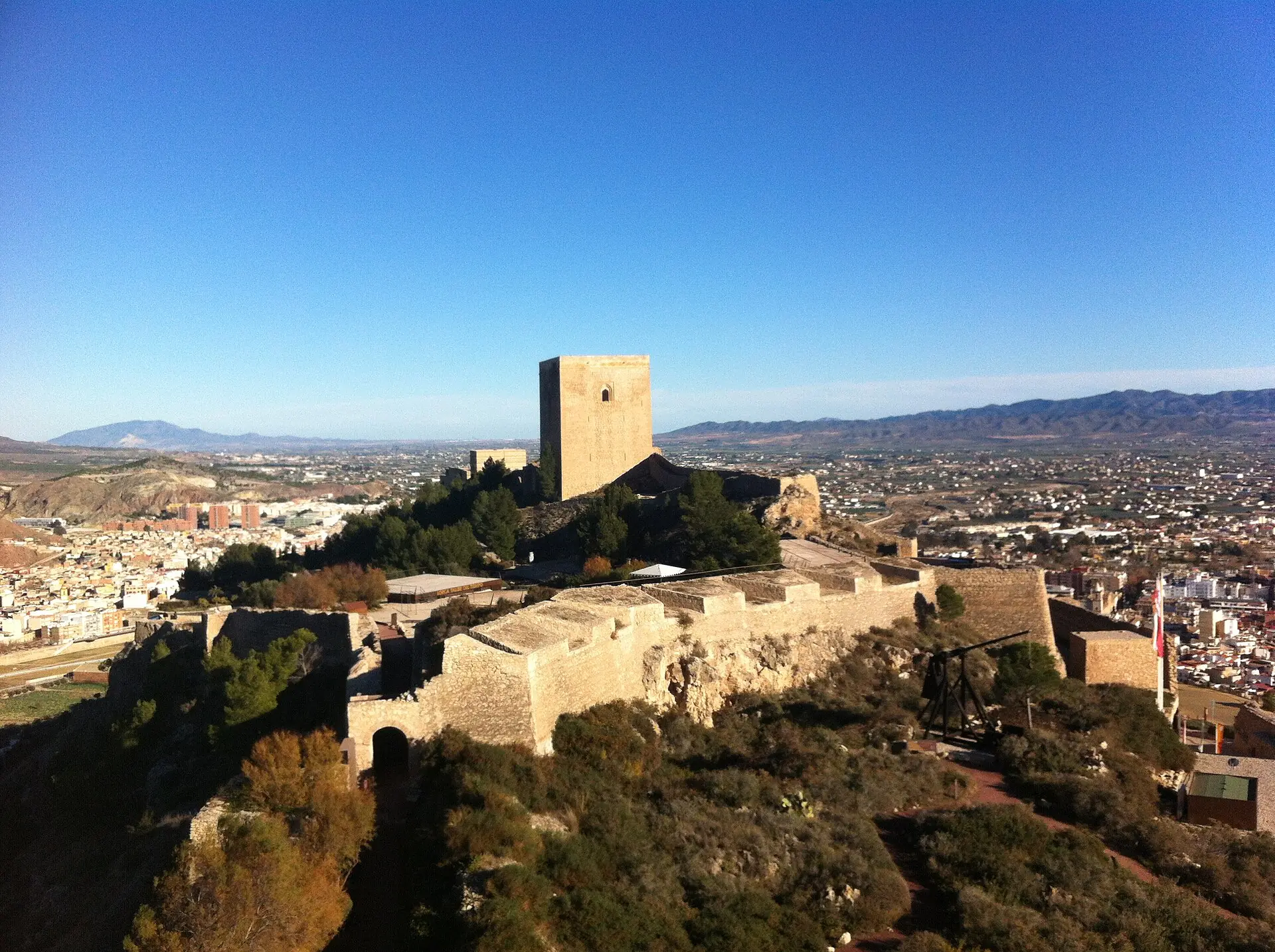 Torre Alfonsina del Castillo de Lorca con la vega del Guadalentín al fondo
