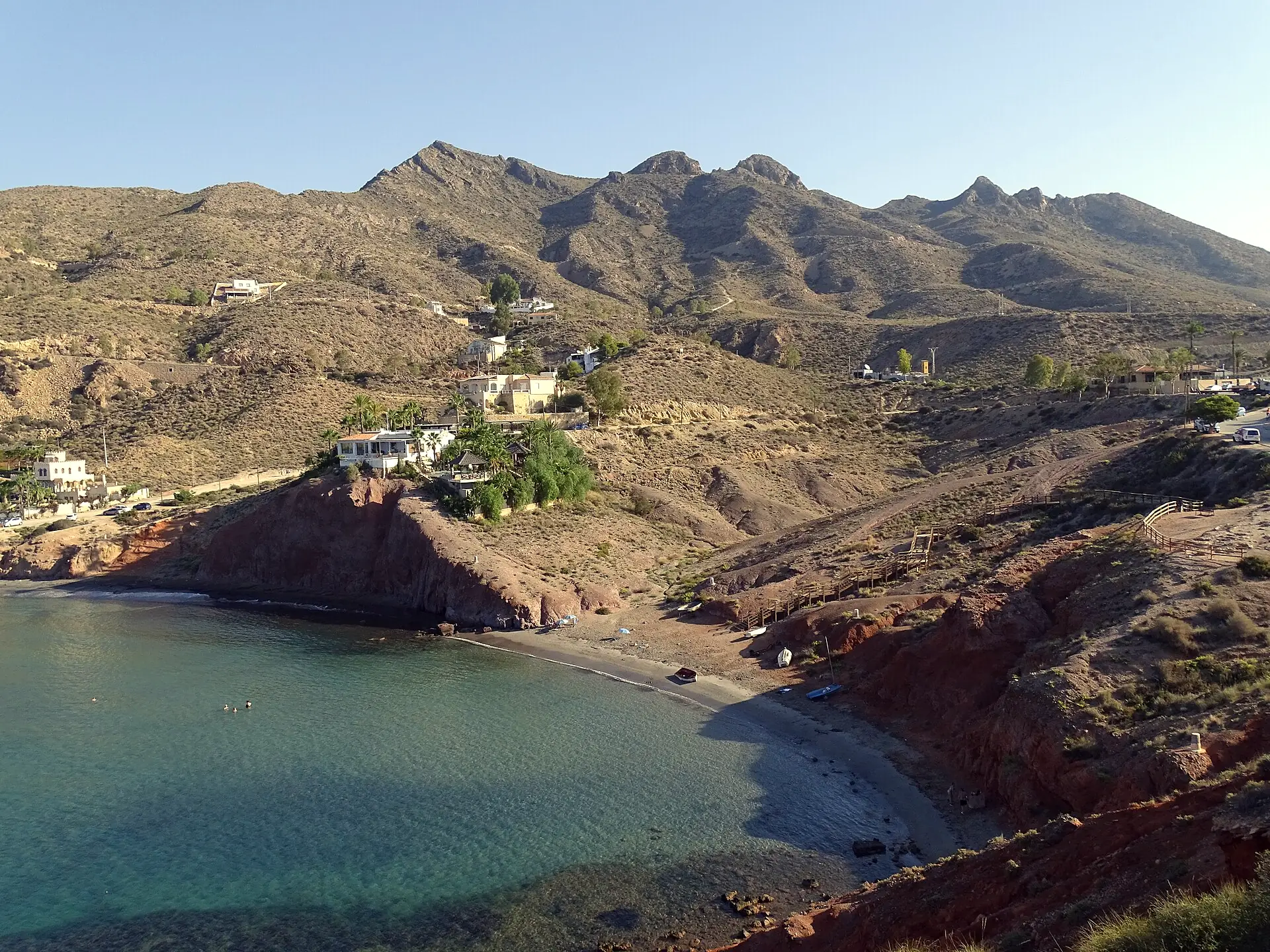 Arena y mar en la playa de Bolnuevo