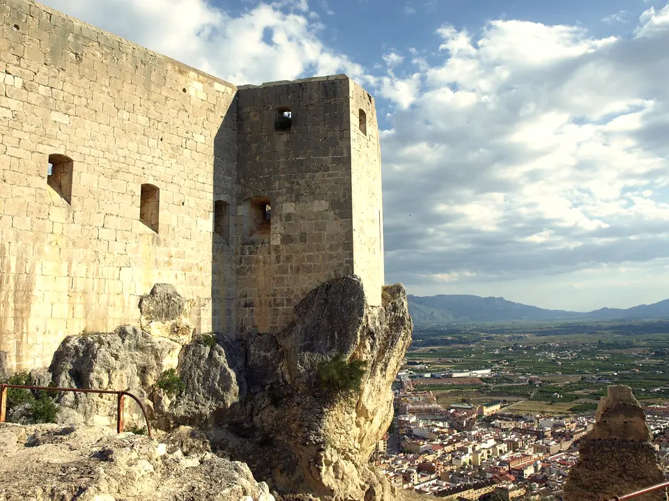 Castillo de los Vélez en lo alto de Mula, sobre el casco antiguo