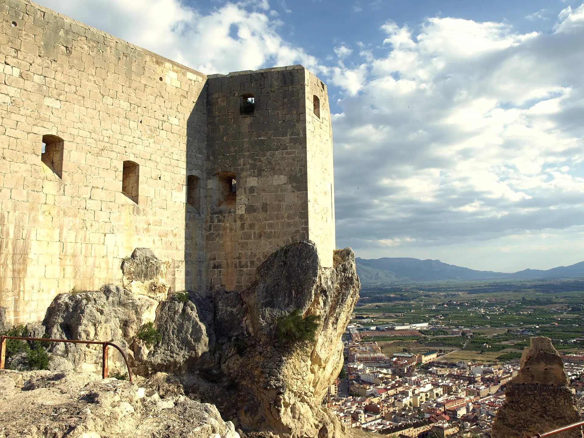 Castillo de los Vélez en lo alto de Mula, sobre el casco antiguo