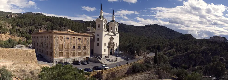 Santuario barroco de la Fuensanta en Algezares, al pie de la sierra