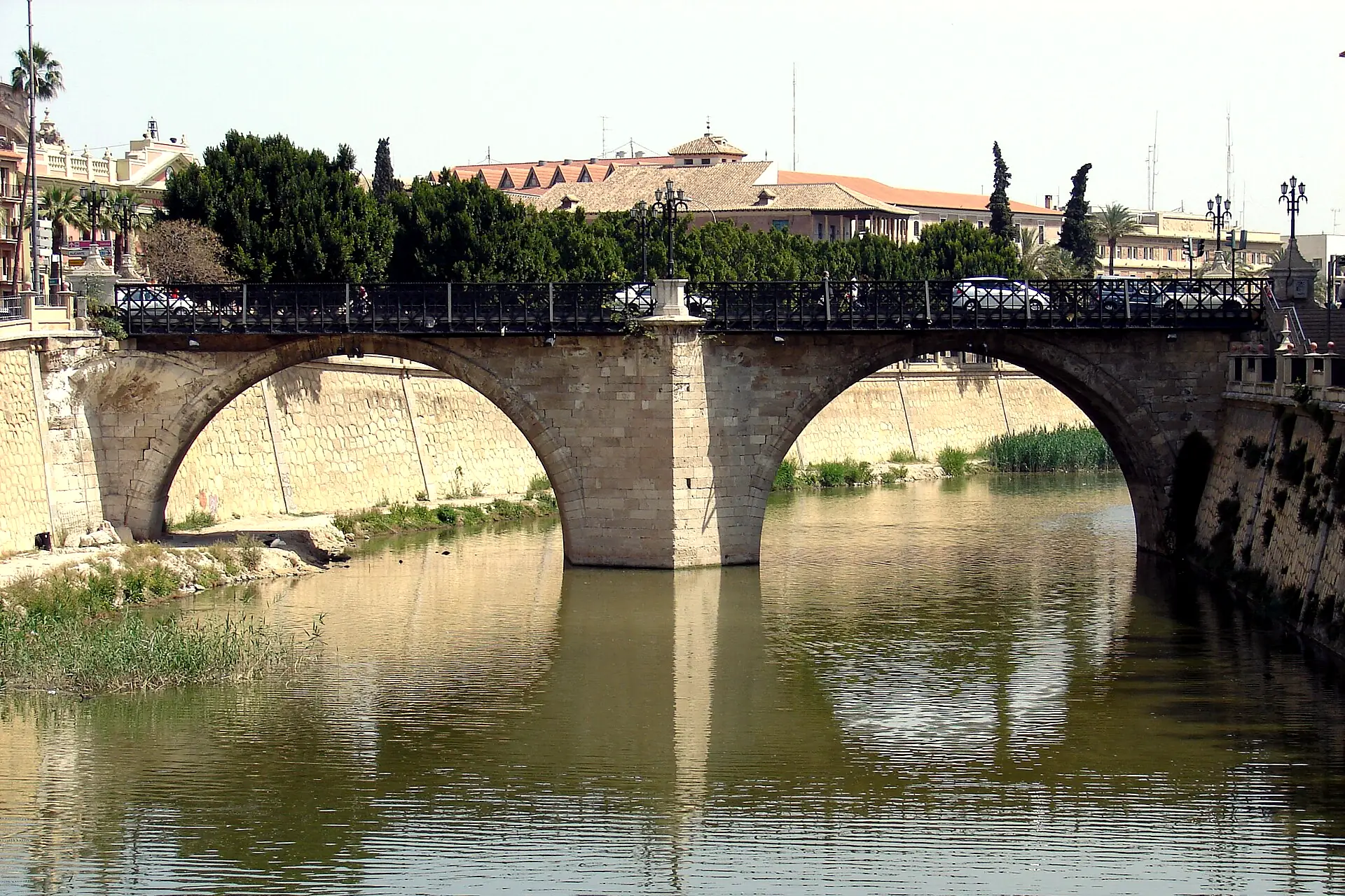 Puente de los Peligros sobre el Segura, con su capilla de la Virgen