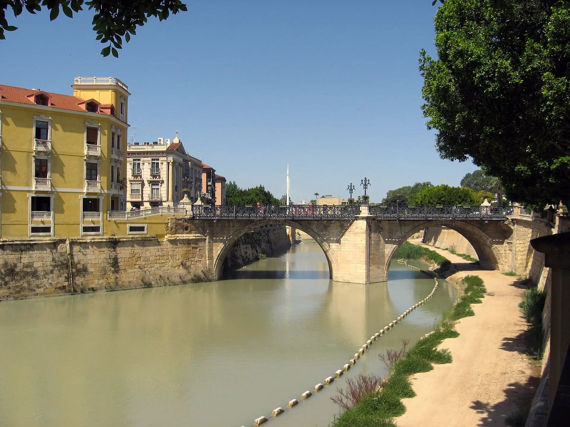 Puente Viejo de Murcia sobre el río Segura