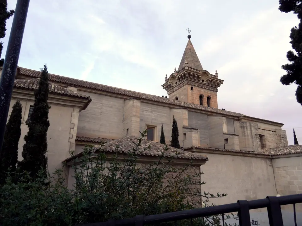 Fachada de piedra de la Iglesia Vieja de la Asunción de Yecla